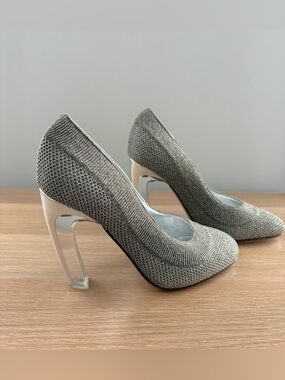 Valentino Garavani Silver Metallic Knit Lucite Heel Pumps Size 35